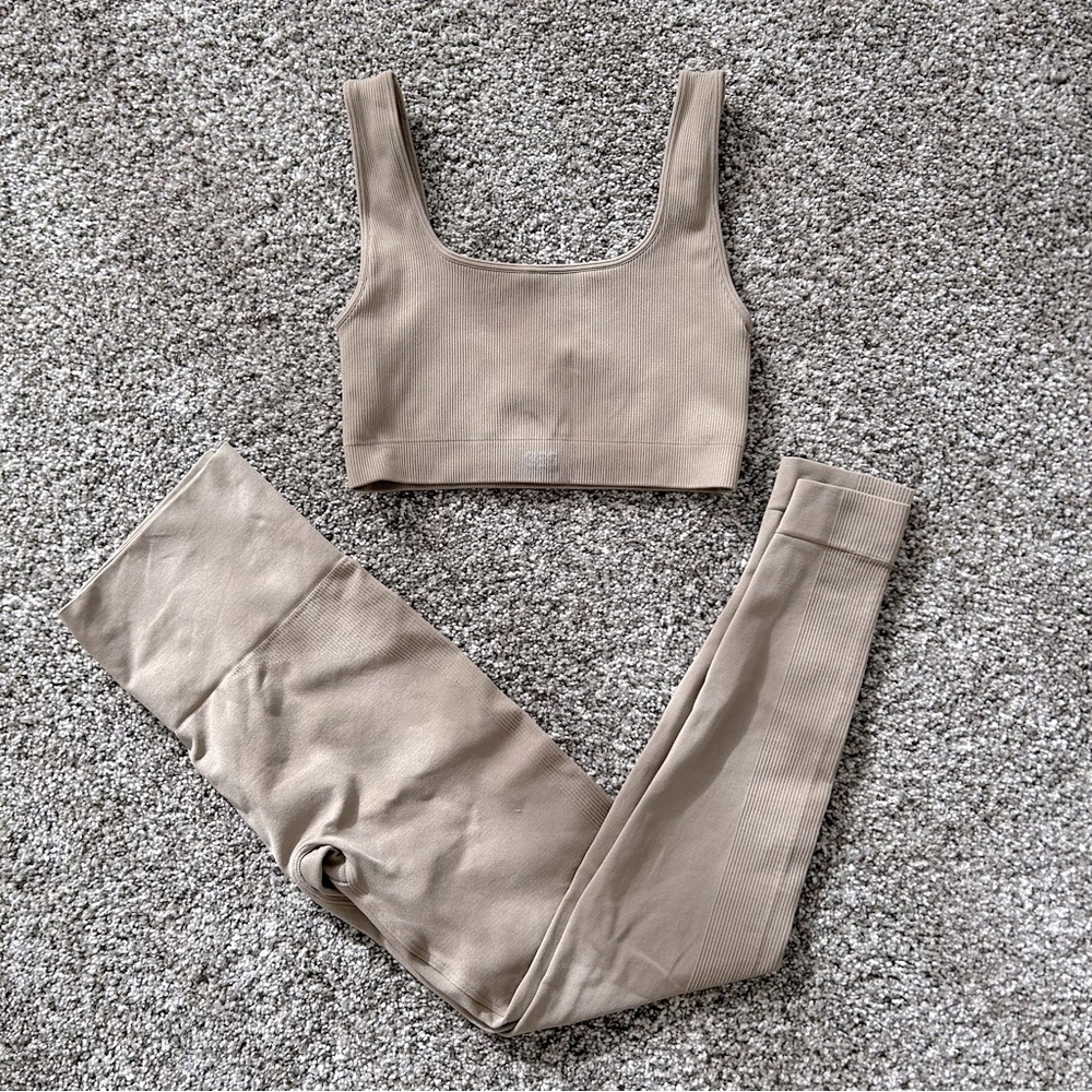 SET Active Sand Sculptflex Box Cut Bra and Leggings Set